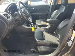2020 Jeep Compass Latitude z VIN 3C4NJCBB2LT247031, wystawiony jako Copart lot #54294465 z przebiegiem 60 697 mil mil oraz Szkoda całkowita • Salvage title. Historia ofert i sprzedaży dostępna na DreamBid. Obrazek 7.