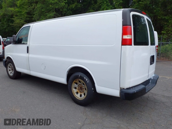 2013 Chevrolet Express Cargo z VIN 1GCSGAFX2D1162792, wystawiony jako IAAI lot #42610323 z przebiegiem 199 876 mil mil oraz . Historia ofert i sprzedaży dostępna na DreamBid. Obrazek 3.