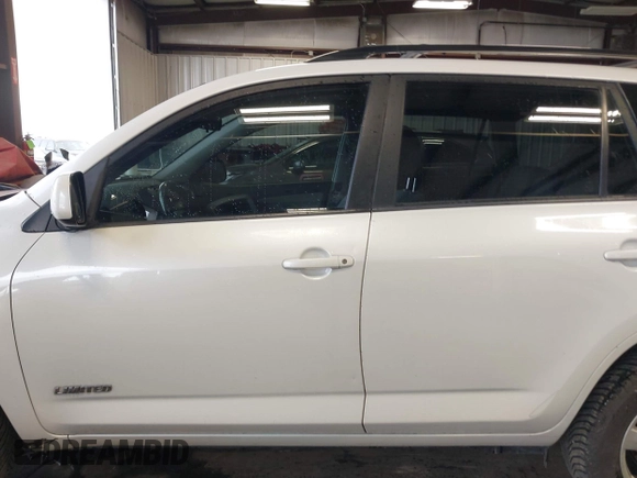 2008 Toyota RAV4 Ltd with VIN JTMZK31V685023648, listed as a IAAI auction lot 41813467 with 160,222 mi miles. Bid and sale history available at carsss.com. Image 14.