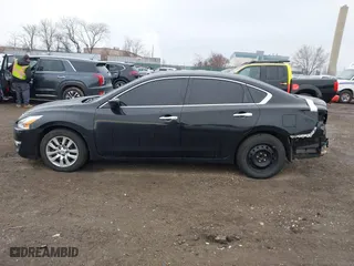2015 Nissan Altima 2.5 with VIN 1N4AL3AP8FC262824, listed as a IAAI auction lot 41684970 with 134,000 mi miles. Bid and sale history available at carsss.com. Image 13.