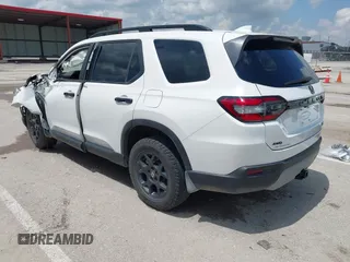 2024 Honda Pilot TrailSport z VIN 5FNYG1H6XRB004763, wystawiony jako IAAI lot #42237606 z przebiegiem 14 819 mil mil oraz . Historia ofert i sprzedaży dostępna na DreamBid. Obrazek 3.