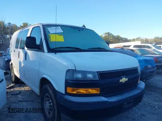 2021 Chevrolet Express Cargo z VIN 1GCWGAF76M1175319, wystawiony jako IAAI lot #41333994 z przebiegiem 81 474 mil mil oraz . Historia ofert i sprzedaży dostępna na DreamBid. Obrazek 13.