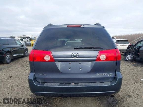 2008 Toyota Sienna XLE with VIN 5TDBK22C98S017300, listed as a IAAI auction lot 41433777 with 248,602 mi miles. Bid and sale history available at carsss.com. Image 16.