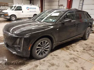 2024 Cadillac LYRIQ Sport z VIN 1GYKPTRL4RZ104562, wystawiony jako IAAI lot #41543433 z przebiegiem 50 121 mil mil oraz . Historia ofert i sprzedaży dostępna na DreamBid. Obrazek 2.