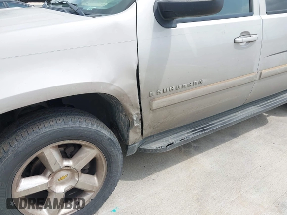 2007 Chevrolet Suburban LT с VIN 1GNFC16J67J350302, выставлен на аукционе IAAI как лот 41940082 с пробегом 176 491 миль миль и . История ставок и продаж доступна на DreamBid. Изображение 6.