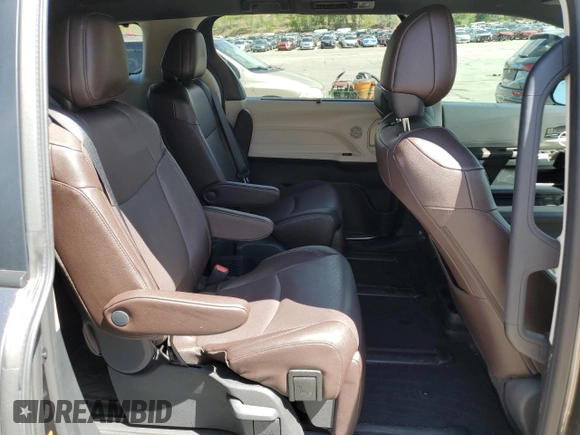 2024 Toyota Sienna Platinum z VIN 5TDESKFC4RS134873, wystawiony jako Copart lot #57152205 z przebiegiem 29 066 mil mil oraz Szkody całkowita. Historia ofert i sprzedaży dostępna na DreamBid. Obrazek 11.