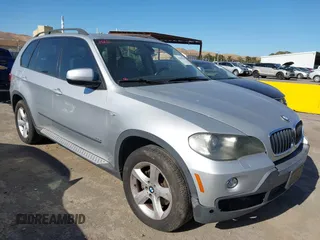 2008 BMW X5 3.0si z VIN 5UXFE43598L002171, wystawiony jako IAAI lot #42385920 z przebiegiem 234 795 mil mil oraz . Historia ofert i sprzedaży dostępna na DreamBid. Obrazek 1.