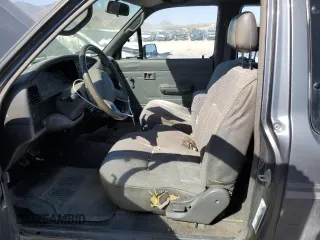 1992 Toyota Pickup DLX z VIN JT4VN13D5N5098643, wystawiony jako Copart lot #68855044 z przebiegiem 211 275 mil mil oraz Szkoda całkowita • Salvage title. Historia ofert i sprzedaży dostępna na DreamBid. Obrazek 7.