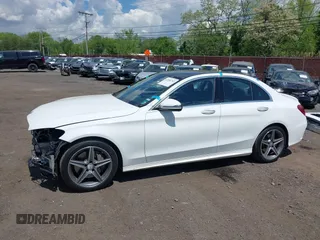 2016 Mercedes-Benz C 300 Luxury z VIN 55SWF4KB8GU155114, wystawiony jako IAAI lot #42186742 z przebiegiem 53 668 mil mil oraz . Historia ofert i sprzedaży dostępna na DreamBid. Obrazek 18.