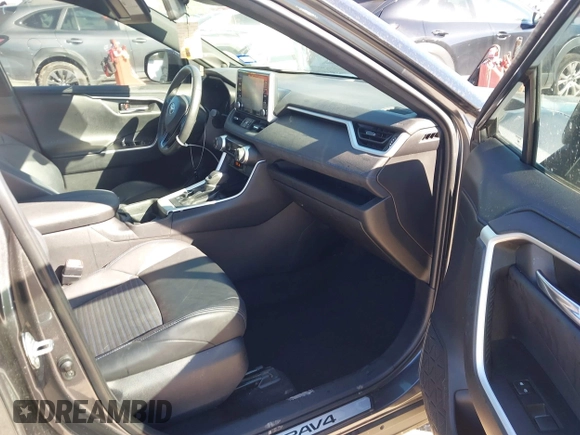 2021 Toyota RAV4 Hybrid XSE with VIN 4T3E6RFV5MU057078, listed as a IAAI auction lot 41718381 with 65,797 mi miles. Bid and sale history available at carsss.com. Image 5.