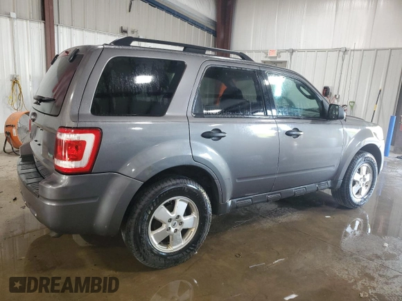 2012 Ford Escape XLT z VIN 1FMCU9DG8CKA93402, wystawiony jako Copart lot #62266845 z przebiegiem 196 779 mil mil oraz Szkoda całkowita • Salvage title. Historia ofert i sprzedaży dostępna na DreamBid. Obrazek 3.