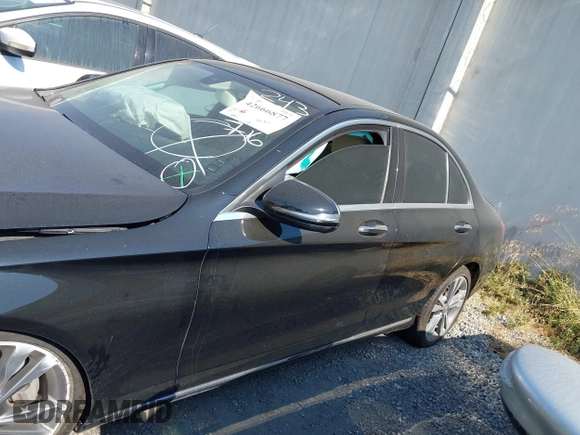 2017 Mercedes-Benz C 300 z VIN 55SWF4JB0HU183802, wystawiony jako IAAI lot #42666877 z przebiegiem Nie podano mil oraz . Historia ofert i sprzedaży dostępna na DreamBid. Obrazek 15.
