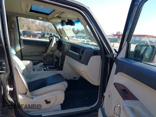 2008 Jeep Commander Overland with VIN 1J8HG68208C217008, listed as a IAAI auction lot 41754710 with 141,028 mi miles. Bid and sale history available at carsss.com. Image 5.
