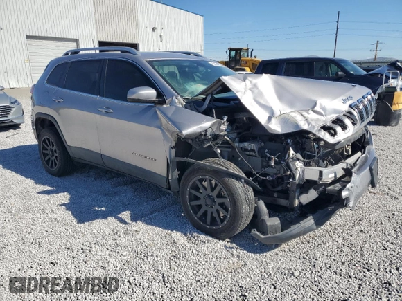 2019 Jeep Cherokee Latitude z VIN 1C4PJLCXXKD278468, wystawiony jako Copart lot #55064395 z przebiegiem 84 945 mil mil oraz Szkoda całkowita • Salvage title. Historia ofert i sprzedaży dostępna na DreamBid. Obrazek 4.