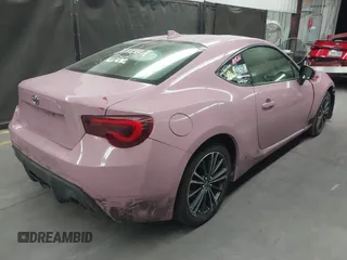 2017 Toyota 86 z VIN JF1ZNAA11H8701624, wystawiony jako IAAI lot #42107031 z przebiegiem 89 945 mil mil oraz . Historia ofert i sprzedaży dostępna na DreamBid. Obrazek 4.
