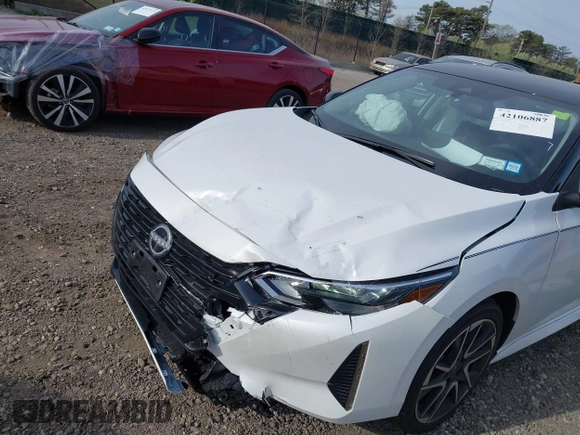 2024 Nissan Sentra SR z VIN 3N1AB8DV9RY354172, wystawiony jako IAAI lot #42106887 z przebiegiem 2 786 mil mil oraz . Historia ofert i sprzedaży dostępna na DreamBid. Obrazek 6.
