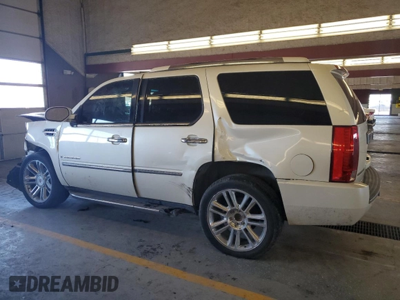 2007 Cadillac Escalade z VIN 1GYEC63847R304577, wystawiony jako Copart lot #45904605 z przebiegiem 153 319 mil mil oraz Szkoda całkowita • Salvage title. Historia ofert i sprzedaży dostępna na DreamBid. Obrazek 2.