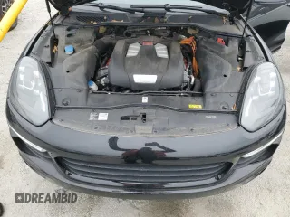 2016 Porsche Cayenne S E-Hybrid z VIN WP1AE2A24GLA61845, wystawiony jako Copart lot #86527684 z przebiegiem 112 001 mil mil oraz Czysty tytuł • Clean title. Historia ofert i sprzedaży dostępna na DreamBid. Obrazek 12.