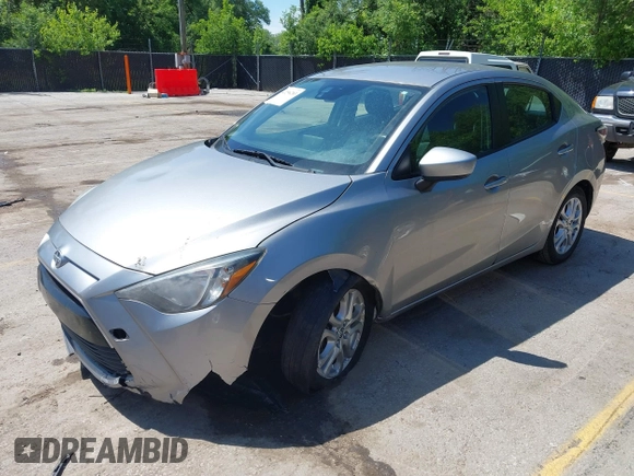 2016 Scion iA z VIN 3MYDLBZV5GY107324, wystawiony jako IAAI lot #42296283 z przebiegiem 105 349 mil mil oraz . Historia ofert i sprzedaży dostępna na DreamBid. Obrazek 18.