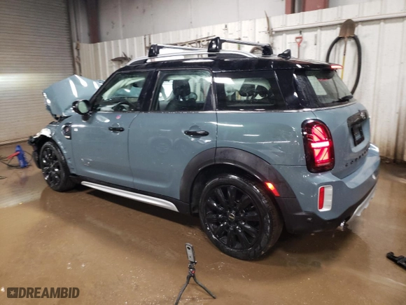 2021 MINI Countryman Cooper S with VIN WMZ83BR08M3M69818, listed as a Copart auction lot 49461025 with 31,418 mi miles and Salvage Title. Bid and sale history available at carsss.com. Image 2.