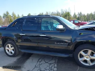 2012 Chevrolet Avalanche LT with VIN 3GNTKFE72CG160193, listed as a IAAI auction lot 42002570 with 147,030 mi miles. Bid and sale history available at carsss.com. Image 13.