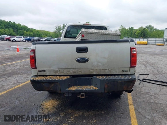 2011 Ford F-250 XL z VIN 1FTBF2B65BEA30685, wystawiony jako IAAI lot #42435253 z przebiegiem 60 603 mil mil oraz . Historia ofert i sprzedaży dostępna na DreamBid. Obrazek 16.