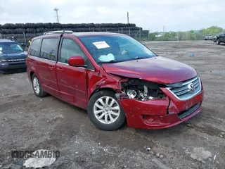 2012 Volkswagen Routan SE z VIN 2C4RVABG1CR240838, wystawiony jako IAAI lot #42379427 z przebiegiem 120 385 mil mil oraz . Historia ofert i sprzedaży dostępna na DreamBid. Obrazek 1.