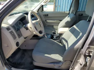 2009 Ford Escape XLS z VIN 1FMCU02729KA14846, wystawiony jako Copart lot #61658205 z przebiegiem 239 852 mil mil oraz Czysty tytuł • Clean title. Historia ofert i sprzedaży dostępna na DreamBid. Obrazek 7.
