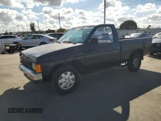1986 Nissan Hardbody z VIN 1N6ND11S3GC381896, wystawiony jako Copart lot #44219045 z przebiegiem 124 009 mil mil oraz Szkody całkowita. Historia ofert i sprzedaży dostępna na DreamBid. Obrazek 1.