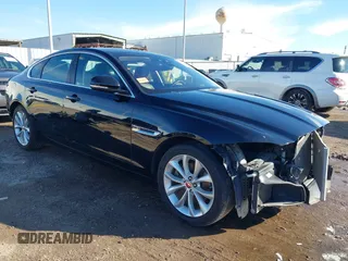 2019 Jaguar XF 25t Premium with VIN SAJBJ4FX5KCY78947, listed as a IAAI auction lot 41261473 with 68,891 mi miles. Bid and sale history available at carsss.com. Image 1.