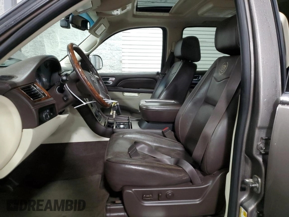2014 Cadillac Escalade Platinum z VIN 1GYS4DEFXER185821, wystawiony jako Copart lot #78926874 z przebiegiem 142 534 mil mil oraz Szkoda całkowita • Salvage title. Historia ofert i sprzedaży dostępna na DreamBid. Obrazek 7.