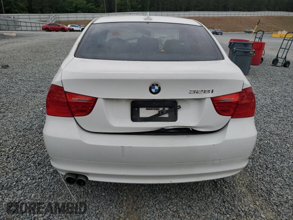 2011 BMW 3 Series 328i xDrive z VIN WBAPK5C56BA656016, wystawiony jako Copart lot #56149765 z przebiegiem Nie podano mil oraz Szkoda całkowita • Salvage title. Historia ofert i sprzedaży dostępna na DreamBid. Obrazek 6.