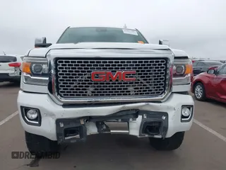2016 GMC Sierra 2500HD Denali z VIN 1GT12UE89GF172877, wystawiony jako IAAI lot #41807741 z przebiegiem 36 719 mil mil oraz . Historia ofert i sprzedaży dostępna na DreamBid. Obrazek 6.