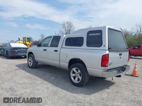 2008 Dodge 1500 SLT z VIN 1D7HU18N18S574013, wystawiony jako IAAI lot #42073938 z przebiegiem 143 365 mil mil oraz . Historia ofert i sprzedaży dostępna na DreamBid. Obrazek 3.