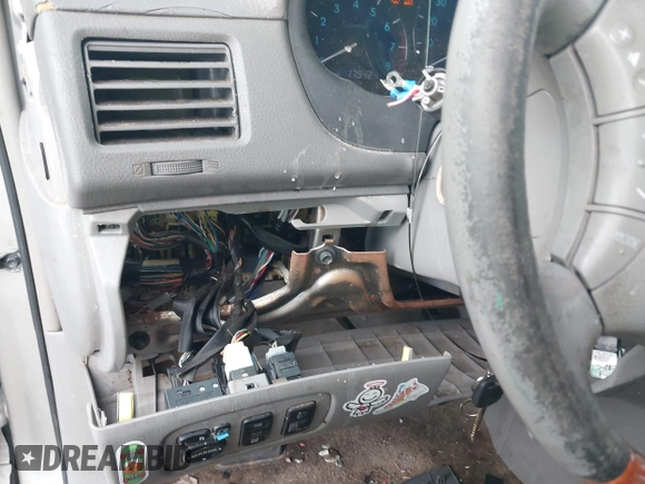 2007 Toyota Sienna XLE z VIN 5TDBK22C07S005499, wystawiony jako IAAI lot #42304686 z przebiegiem 179 721 mil mil oraz . Historia ofert i sprzedaży dostępna na DreamBid. Obrazek 12.