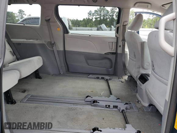 2012 Toyota Sienna LE AAS with VIN 5TDKK3DC7CS212274, listed as a Copart auction lot 70333984 with 0 mi miles and Salvage Title. Bid and sale history available at carsss.com. Image 11.