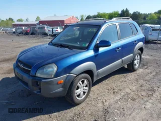 2008 Hyundai Tucson SE with VIN KM8JN12D48U860172, listed as a IAAI auction lot 42152650 with 220,573 mi miles. Bid and sale history available at carsss.com. Image 2.