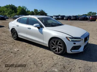 2019 Volvo S60 Momentum with VIN 7JR102FK7KG011811, listed as a Copart auction lot 56910234 with 50,912 mi miles and Salvage Title. Bid and sale history available at carsss.com. Image 4.
