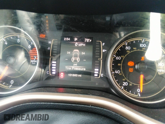 2017 Jeep Cherokee Altitude z VIN 1C4PJLAB6HW508950, wystawiony jako IAAI lot #36452848 z przebiegiem 101 860 mil mil oraz . Historia ofert i sprzedaży dostępna na DreamBid. Obrazek 7.