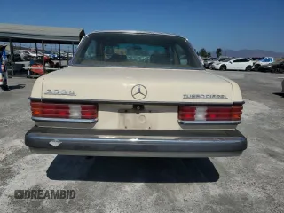 1982 Mercedes-Benz 300 with VIN WDBAB33A5CB001849, listed as a Copart auction lot 72214714 with 202,259 mi miles and Salvage Title. Bid and sale history available at carsss.com. Image 6.