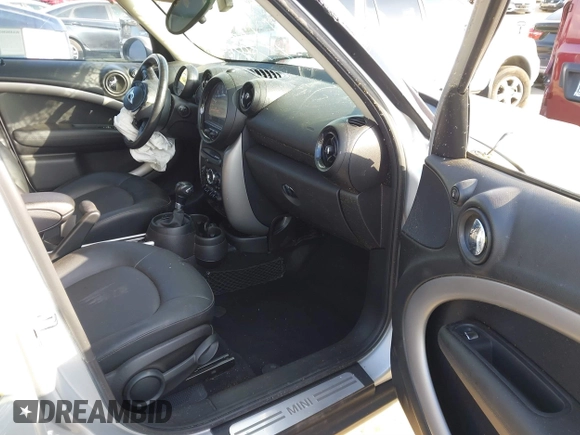 2015 MINI Countryman with VIN WMWZB3C56FWR43359, listed as a IAAI auction lot 40720320 with 69,898 mi miles and . Bid and sale history available at DreamBid. Image 5.