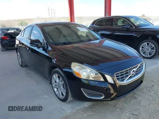 2013 Volvo S60 T5 Premier with VIN YV1612FS0D2184338, listed as a IAAI auction lot 42070443 with 120,084 mi miles. Bid and sale history available at carsss.com. Image 1.