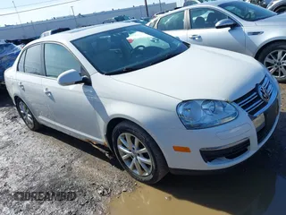 2010 Volkswagen Jetta Sedan Limited with VIN 3VWRZ7AJ1AM148618, listed as a IAAI auction lot 41812669 with 129,657 mi miles. Bid and sale history available at carsss.com. Image 1.