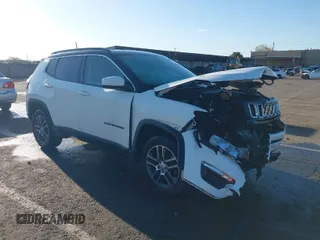 2018 Jeep Compass Latitude with VIN 3C4NJDBB5JT103587, listed as a IAAI auction lot 41944613 with 54,104 mi miles. Bid and sale history available at carsss.com. Image 1.