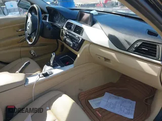 2016 BMW 3 Series 320i xDrive z VIN WBA8E5G5XGNT94622, wystawiony jako IAAI lot #41580890 z przebiegiem 124 086 mil mil oraz . Historia ofert i sprzedaży dostępna na DreamBid. Obrazek 5.