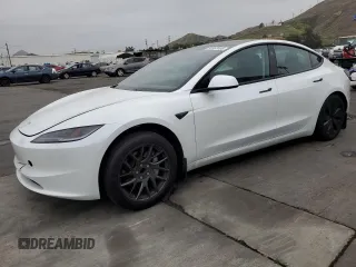 2024 Tesla Model 3 z VIN 5YJ3E1EAXRF856426, wystawiony jako Copart lot #53667495 z przebiegiem 12 682 mil mil oraz Szkody całkowita. Historia ofert i sprzedaży dostępna na DreamBid. Obrazek 1.