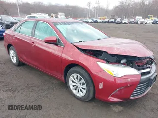 2015 Toyota Camry XLE with VIN 4T1BF1FK8FU983576, listed as a IAAI auction lot 41910503 with 62,941 mi miles. Bid and sale history available at carsss.com. Image 18.