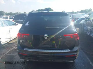 2019 Volkswagen Tiguan SE z VIN 3VV3B7AX3KM135261, wystawiony jako IAAI lot #42600904 z przebiegiem 62 026 mil mil oraz . Historia ofert i sprzedaży dostępna na DreamBid. Obrazek 16.