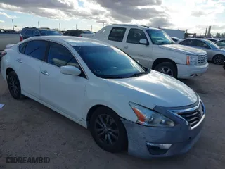 2015 Nissan Altima 2.5 SV with VIN 1N4AL3AP5FC415840, listed as a IAAI auction lot 41528237 with 161,000 mi miles. Bid and sale history available at carsss.com. Image 1.