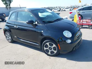 2017 FIAT 500e z VIN 3C3CFFGE9HT575748, wystawiony jako IAAI lot #42131492 z przebiegiem 74 713 mil mil oraz . Historia ofert i sprzedaży dostępna na DreamBid. Obrazek 1.